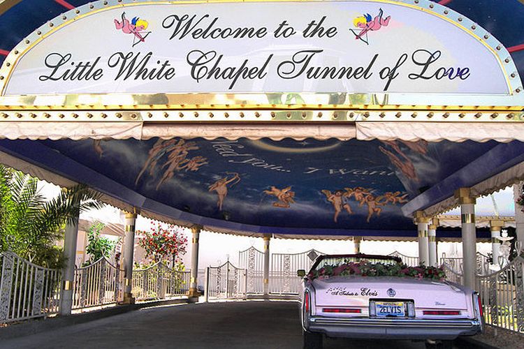 Little white chapel drive thru di Las Vegas