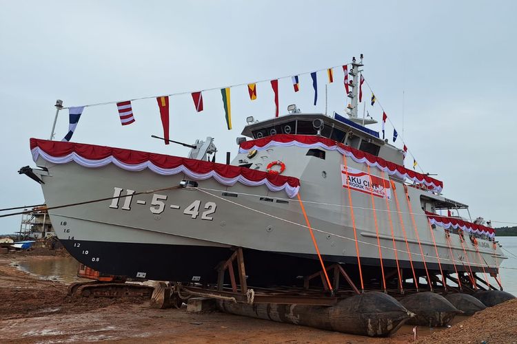 entara Nasional Indonesia (TNI) Angkatan Laut (AL) melaksanakan Shipnaming dan Launching dua Kapal KAL 28 meter, yaitu KAL Sembulungan dan KAL Hinako di galangan kapal PT Citra Shipyard, Batam, Kepulauan Riau (Kepri), Senin (4/12/2023)