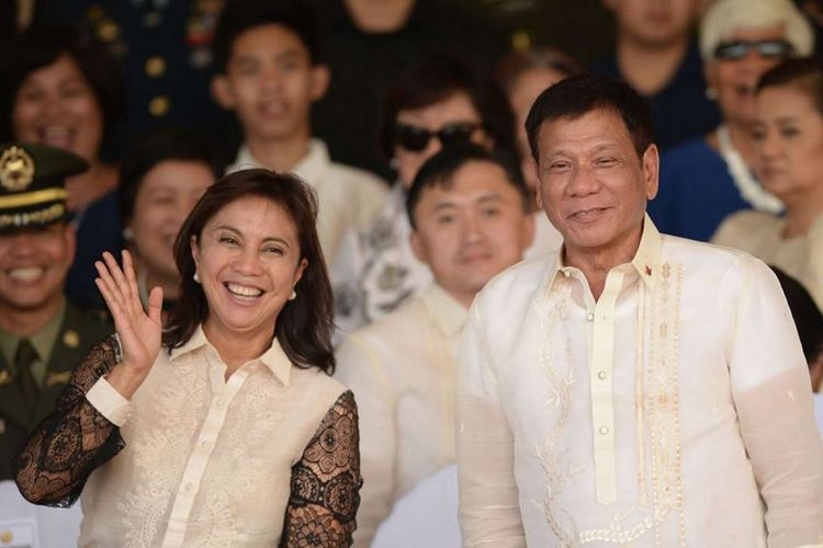 Presiden Filipina Rodrigo Duterte dan Wakil Presiden Filipina Leni Robredo (kiri)