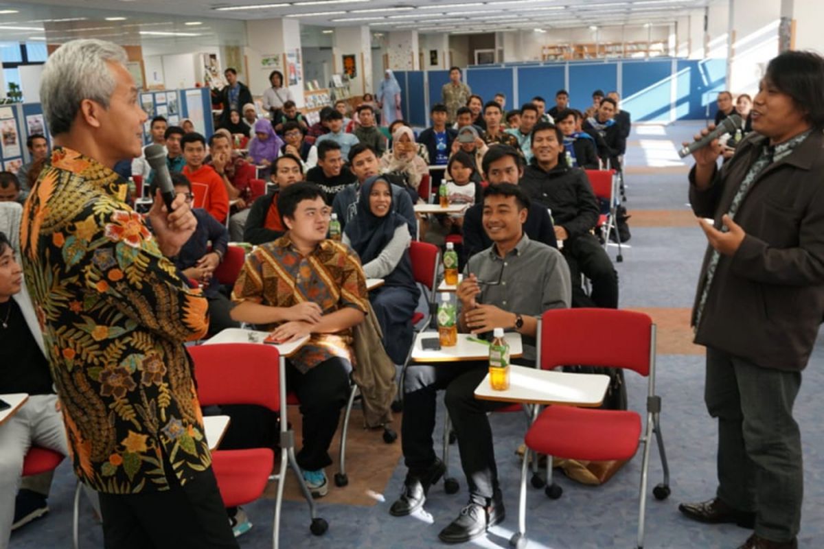 Gubernur Jawa Tengah Ganjar Pranowo bertemu dan berdiskusi dengan pemagang dan pelajar di Toyota Industrial & Cultural Center, Jepang, Sabtu (10/11/2018).