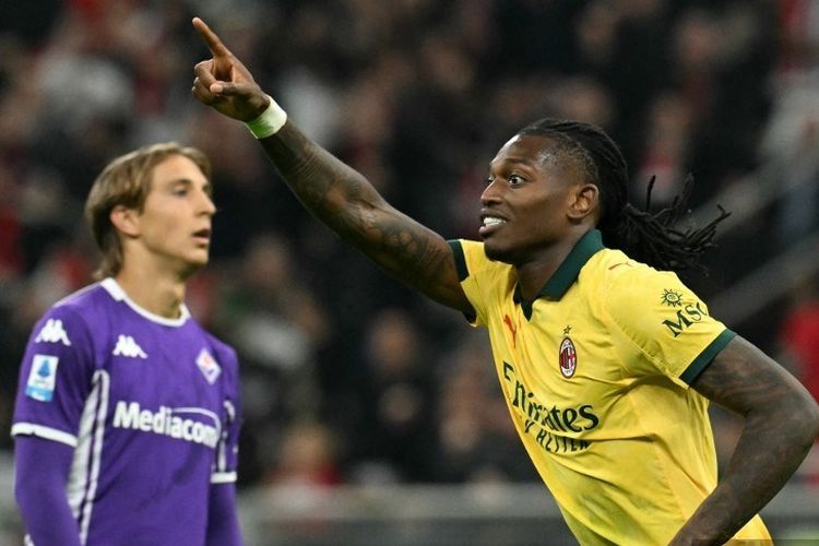 Rafael Leao menjadi bintang kemenangan AC Milan saat menaklukkan Fiorentina 2-1 pada lanjutan Serie A di Stadion San Siro, Minggu (19/10/2025) malam waktu setempat.