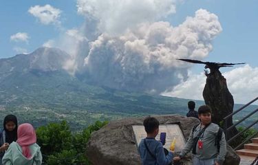 Indonesia's Merapi Volcano Erupts, Covers Villages in Ash