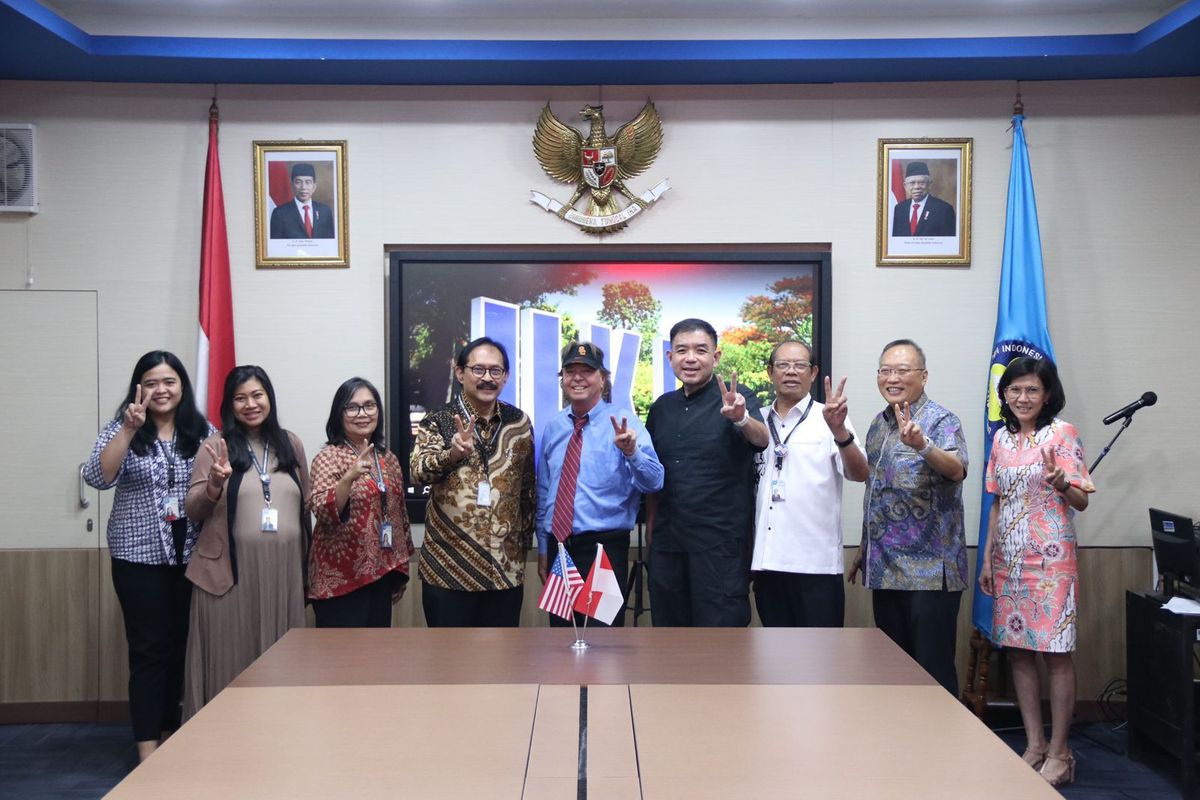 Perwakilan dari Universitas Kristen Indonesia (UKI) dan University of Southern California (USC) ketika berdiskusi tentang UKI Al Center, di Jakarta 10 Juli 2024.