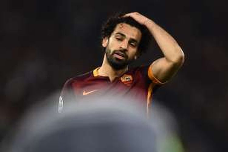 Ekspresi Mohamed Salah saat AS Roma kalah dari Real Madrid di Stadion Olimpico.