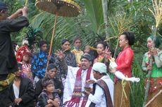 Tradisi Sunatan Manggar Kampung Penyadap Nira di Lereng Merapi