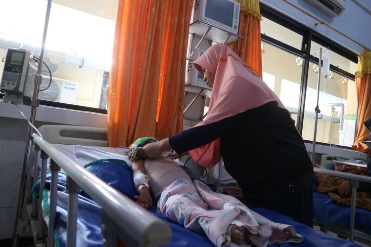 Salah satu pasien Demam Berdarah Dengue (DBD) yang menjalani perawatan di RSUD Jombang, Jawa Timur, Rabu (12/2/2020).