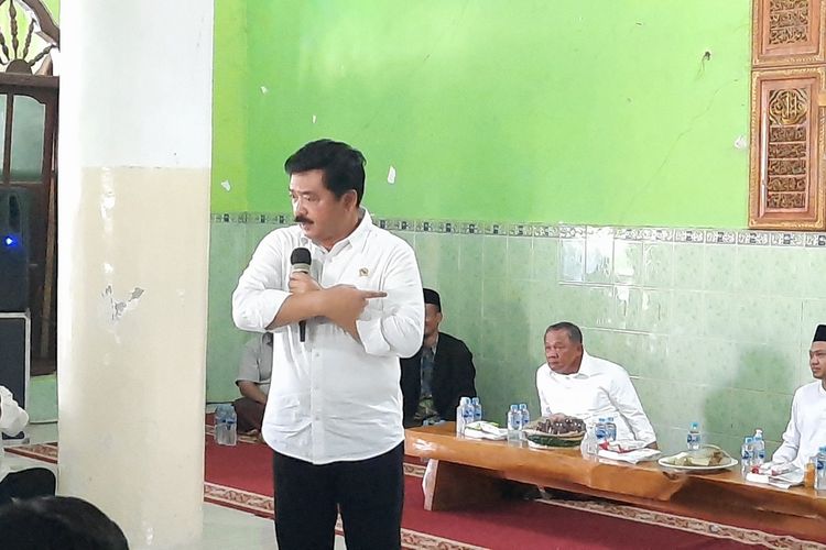 Menteri Agraria dan Tata Ruang, Kepala Badan Pertanahan Nasional (ATR/BPN), Hadi Tjahjanto saat berkunjung ke Pondok Pesantren Al Muhammad Cepu, Kabupaten Blora, Jawa Tengah, Sabtu (8/10/2022)