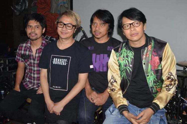 Band GIGI diabadikan ketika mengadakan jumpa pers peluncuran website dan manajemen baru GIGI, di kawasan Gandaria, Jakarta Selatan, pada Rabu (12/4/2017).