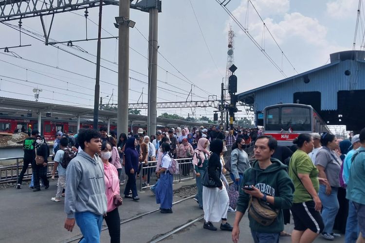 Tarif Commuter Line Rp 8, Warga Bogor: Bisa Hemat Buat Makan dan Minum