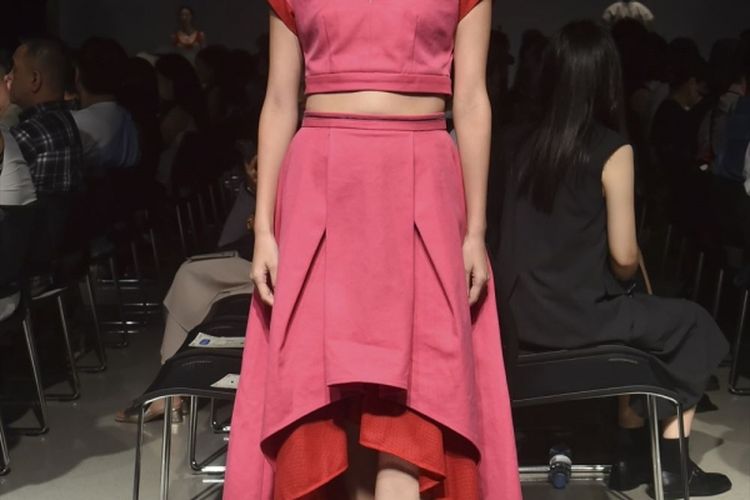 Koleksi (X)S.M.L bertema sustainable fashion di Rakuten Fashion Week SS2024 , Jepang