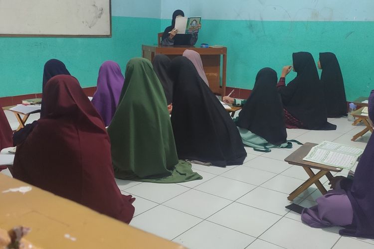 Dari Tumpukan Sampah ke Cita-cita Jadi Polwan: Sisil dan Kisah Haru di Balik Gerbang Panti Bukit Menoreh