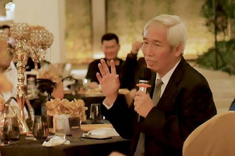 Investor kawakan Lo Kheng Hong hadir dalam acara makan malam Sinarmas
Sekuritas dengan nasabahnya. 