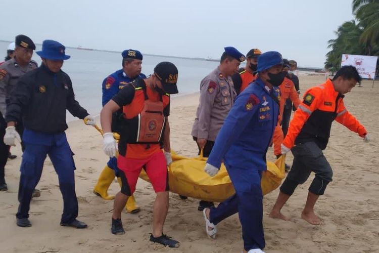 Jasad WN asal Myanmar dievakuasi Tim SAR Gabungan ke RS Bhayangkara Balikpapan