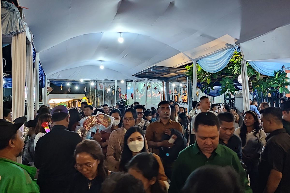 Misa Kedua Malam Natal Selesai, Jemaat Langsung Tinggalkan Gereja Katedral