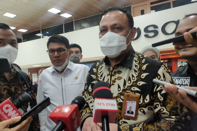 Ketua KPK Firli Bahuri ditemui di Kompleks Parlemen Senayan, Jakarta, Selasa (14/12/2021).