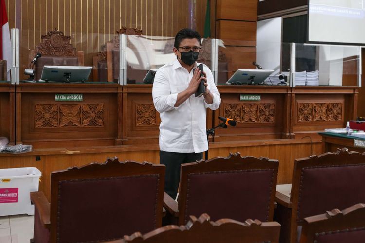 Terdakwa kasus pembunuhan berencana terhadap Nofriansyah Yosua Hutabarat atau Brigadir J, Ferdy Sambo memasuki ruang sidang di Pengadilan Negeri Jakarta Selatan, Selasa (6/12/2022). Jaksa Penuntut Umum (JPU) menghadirkan 11 orang saksi.