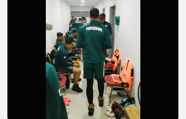 Tangkapan layar suasana ruang ganti stadion Ngurah Rai yang digunakan pertandingan laga tunda pekan 17 Liga 1 2021-2022 antara Persebaya Surabaya melawan Bali United di Stadion Ngurah Rai Denpasar Bali, Rabu (5/1/2022) malam.
