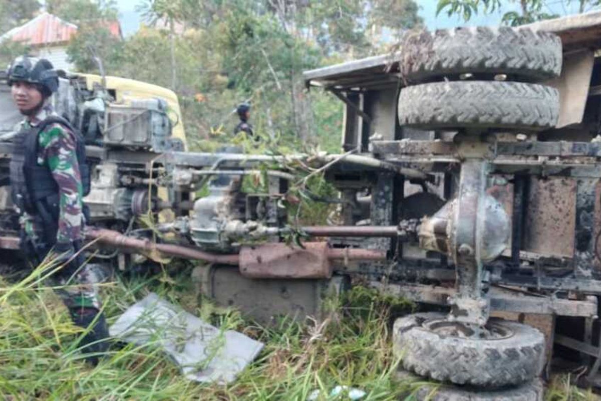 Two Army soldiers died and 15 others were injured after a military truck in Sugapa District in Intan Jaya Regency in Papua overturns on Friday, September 11.  