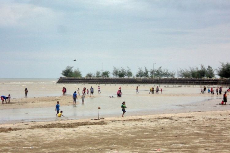 Pantai Cemara Tuban