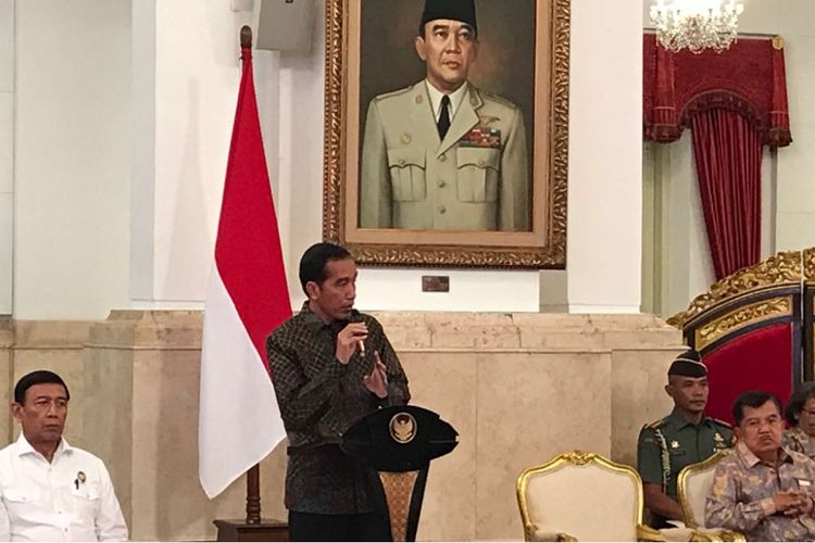 Presiden Joko Widodo saat memimpin sidang kabinet paripurna di Istana Negara, Jakarta, Senin (9/4/2018).