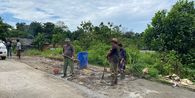 Jalan Menuju Rumahnya Diperbaiki Warga dengan Patungan, Ini Respons Bupati Bangkalan