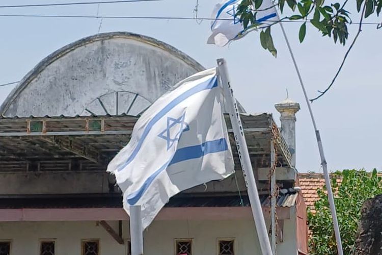 Bendera Israel Berkibar di Rumah Warga di Lamongan, Pemdes Turunkan