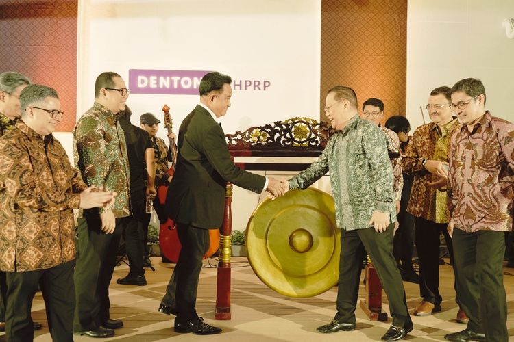 Dentons HPRP dan Kemenparekraf Kolaborasi Dorong UMKM Batik Naik Kelas