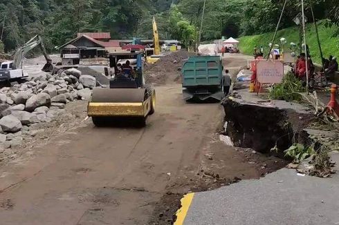 Jalan Padang-Pekanbaru yang Putus di Lembah Anai Diperkirakan Buka 21 Juli 2024
