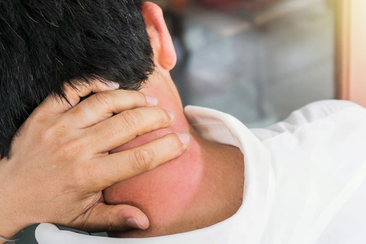 leher bagian belakang sakit dan kepala pusing mual 2
