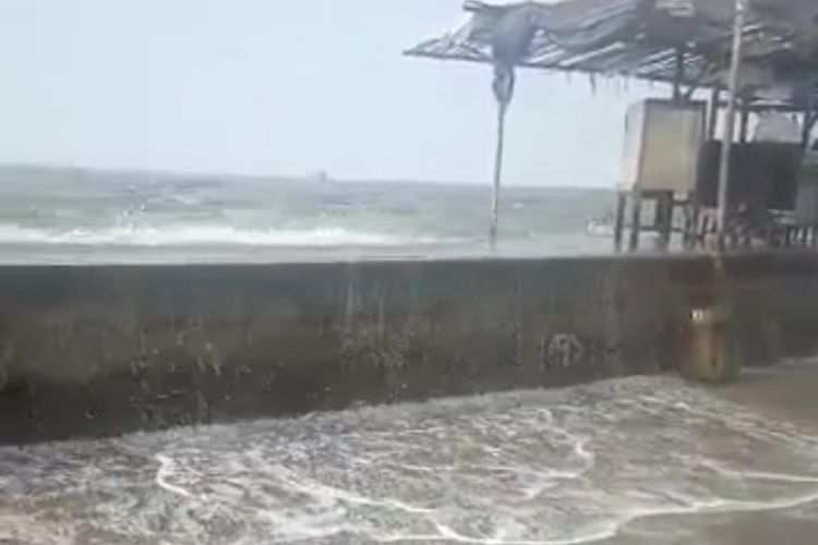 Banjir rob di Pantai Utara Jawa 