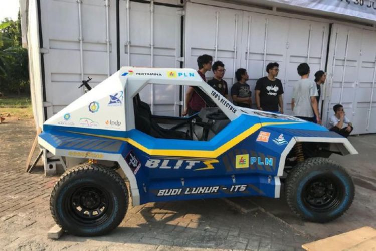 BLITS, mobil listrik karya kolaborasi antara Universitas Budi Luhur dan Institut 10 November Surabaya.