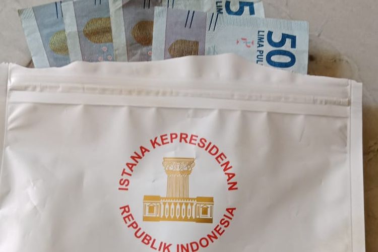Gambar hoaks pembagian uang mengatasnamakan Jokowi beredarluas di Samarinda, Kaltim, Selasa (24/8/2021).