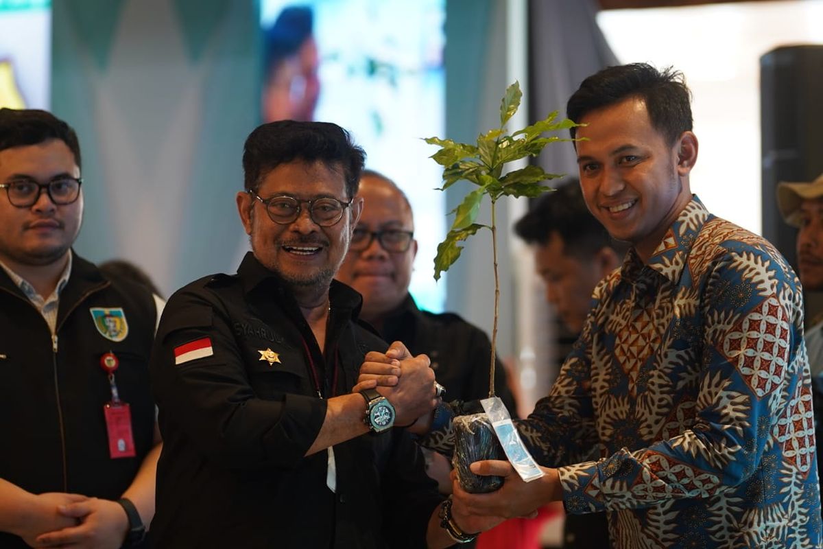 Kementerian Pertanian (Kementan) kembali melaksanakan penanaman kelapa genjah di Kabupaten Kediri, Jawa Timur (Jatim), Kamis (9/2/2023).