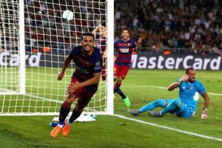 Selebrasi penyerang Barcelona, Pedro Rodriguez, seusai mencetak gol ke gawang Sevilla, pada Piala Super Eropa 2015, Selasa atau Rabu (12/8/2015) dini hari WIB. 