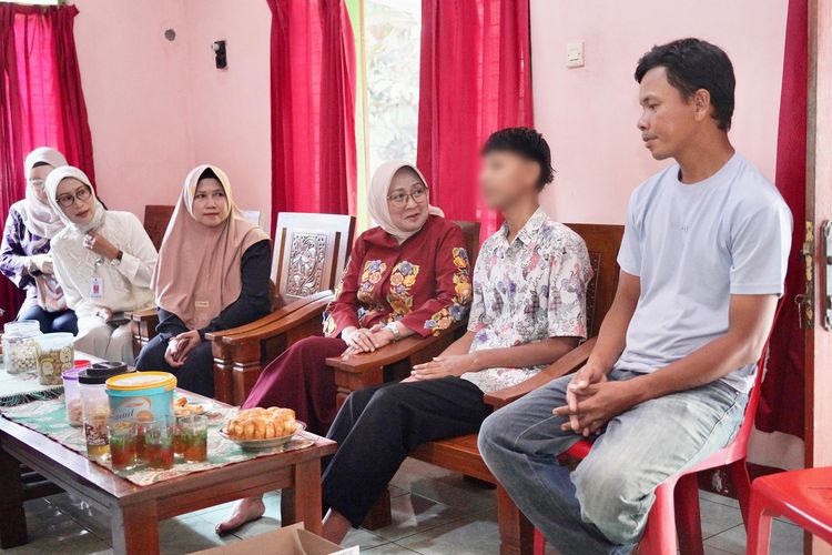 Cemburu Lihat Isi DM TikTok Pacarnya, Pelajar SMK di Kebumen Buka Baju Lalu Banting Adik Kelas