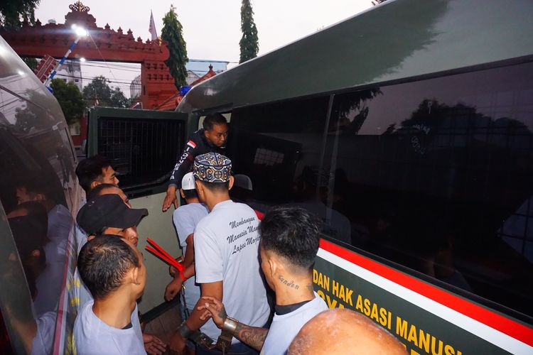 Atasi Kelebihan Penghuni, Lapas Mojokerto Pindahkan 35 Narapidana ke Madiun