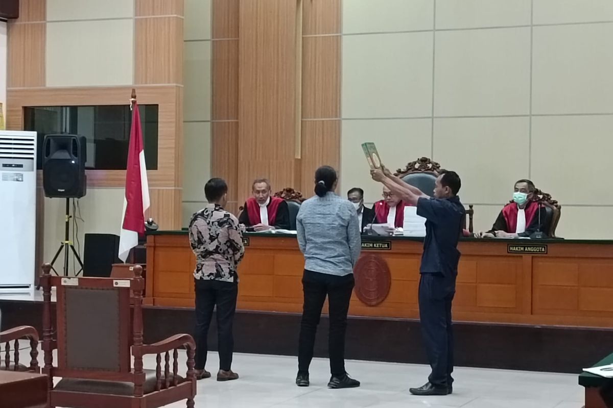 Dua staf Luhut Binsar Pandjaitan diperiksa sebagai saksi kasus pencemaran nama baik di Pengadilan Negeri (PN) Jakarta Timur, Senin (12/6/2023).