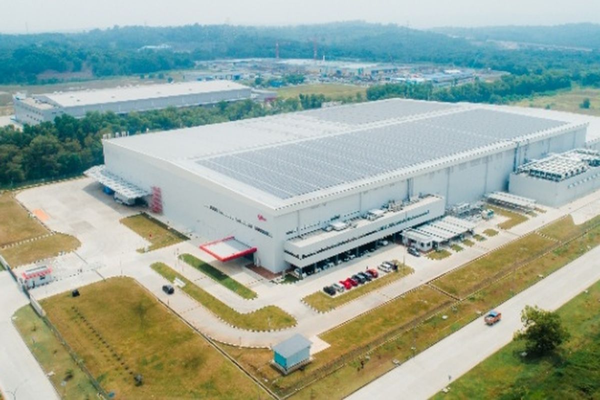 Pabrik Pocky di Karawang yang dibangun perusahaan Jepang Glico. Pabrik ini jadi pabrik Pocky terbesar dibanding 4 pabrik Pocky lainnya, yang salah satunya berada di Thailand. 