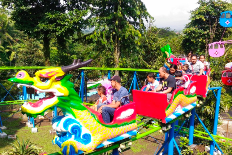 Wahana di Taman Kyai Langgeng Magelang atau TKL Ecopark, yang merupakan obyek wisata hutan buatan di perkotaan dilengkapi berbagai fasilitas 
