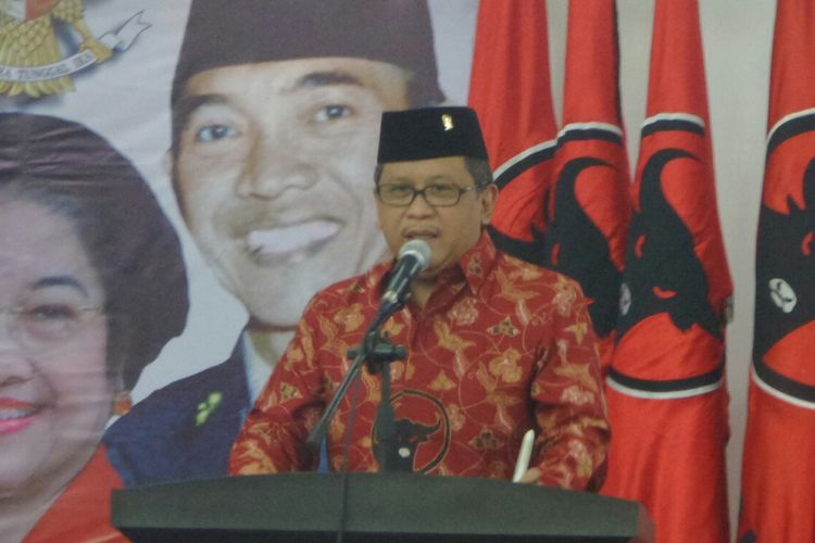 Sekretaris Jenderal PDI Perjuangan, Hasto Kristiyanto saat membuka Kursus Politik Pancasila di Kantor DPP PDIP, Lenteng Agung, Jakarta Selatan, Minggu (13/8/2017).