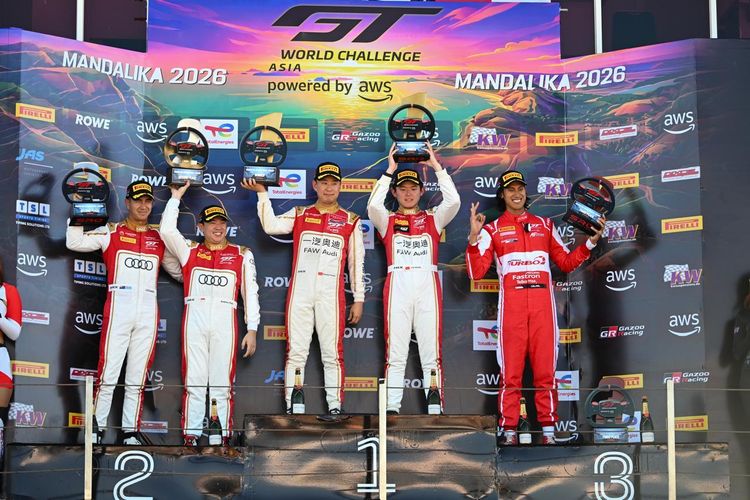 Sean Gelael Naik Podium Ketiga Race 1 GTWCA di Sirkuit Mandalika