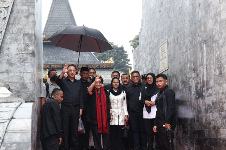 Megawati Ziarah Makam Bung Karno di Blitar, Berdoa Agar Indonesia Maju dan Berdikari