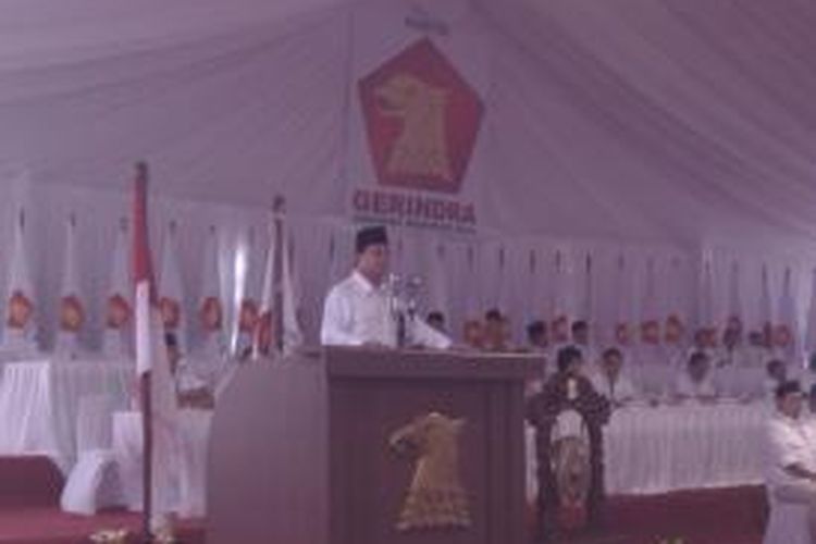 Ketua Dewan Pembina Partai Gerindra Prabowo Subianto saat memberikan sambutan dalam acara kongres luar biasa Partai Gerindra, yang digelar di Nusantara Polo Club, di Jalan Raya Kranggan Jagorawi, Gunung Putri, Cibinong Jawa Barat, Sabtu (20/9/2014).