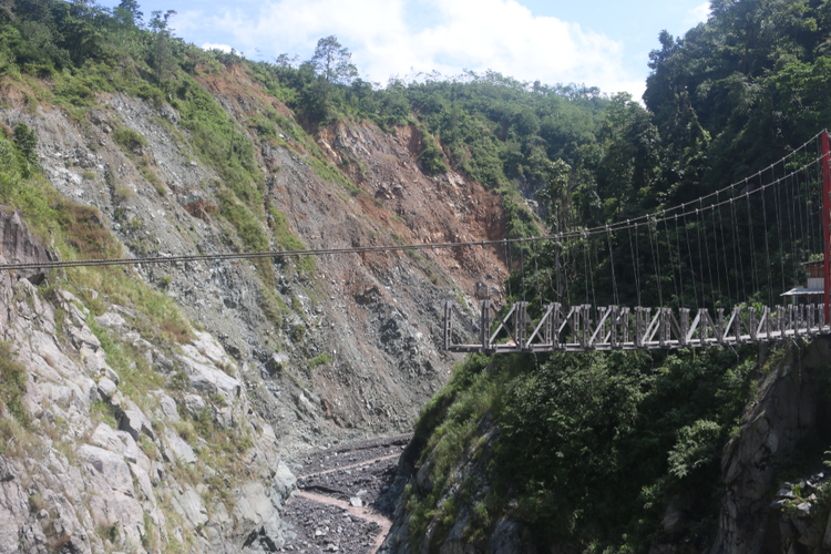Jembatan gantung Gladak Perak mulai dibongkar
