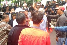 Forum RT/RW Jakarta Utara Gelar Rapat Akbar, Massa Rebutan Kaus