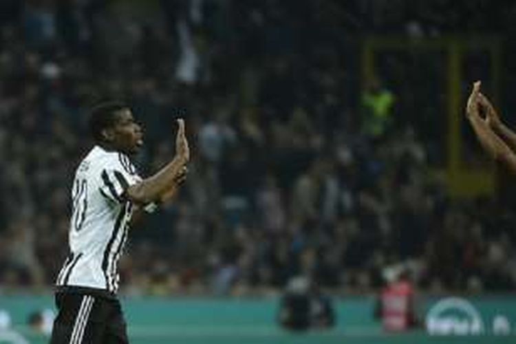 Paul Pogba merayakan gol kemenangan Juventus ke gawang AC Milan pada laga di San Siro, Sabtu (9/4/2016).