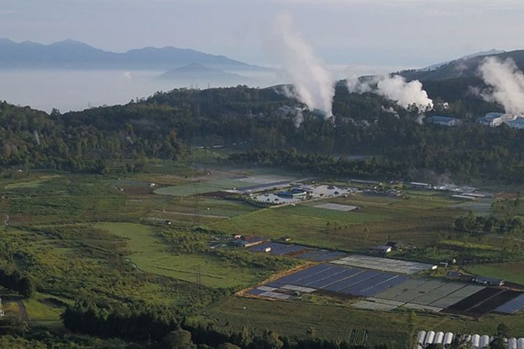 Pembangkit Listrik Tenaga Panas Bumi (PLTP) Kamojang di Kabupaten Bandung, Jawa Barat.