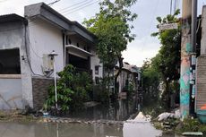 Banjir Terjang Perkampungan hingga Sekolah di Gresik
