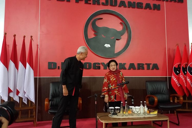 Ketum PDIP Megawati Soekarnoputri dan Ganjar Pranowo saat hadir di kantor DPD PDIP DIY, Selasa (22/8/2023)