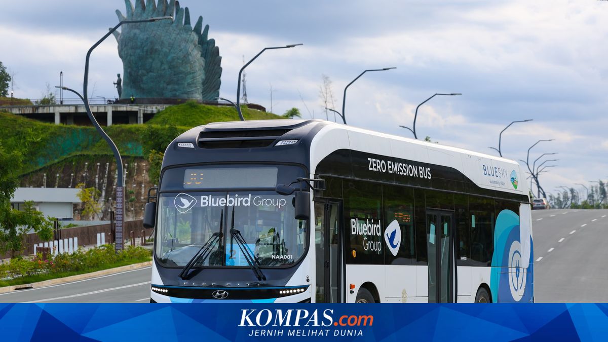 Pakar transportasi mendorong prioritas angkutan umum, terutama bus listrik dalam menghadapi krisis BBM yang terjadi.